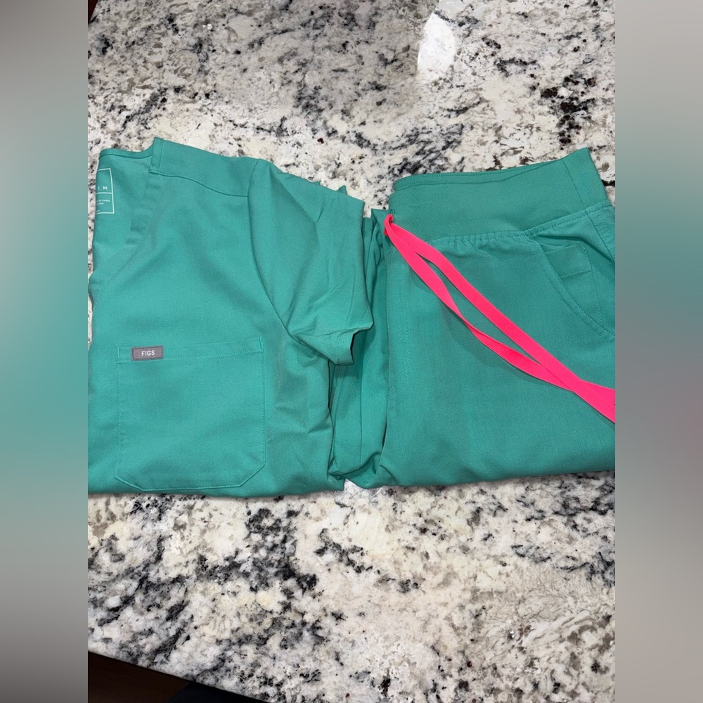 Figs Women's Scrub Top - Picture 4 of 5